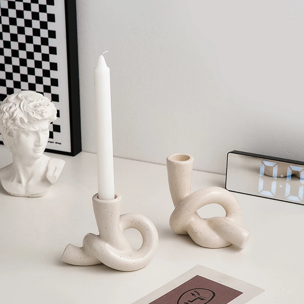 Nordic Knot: Artistic Ceramic Candle Holder for a Cozy Ambiance