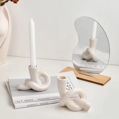 Nordic Knot: Artistic Ceramic Candle Holder for a Cozy Ambiance