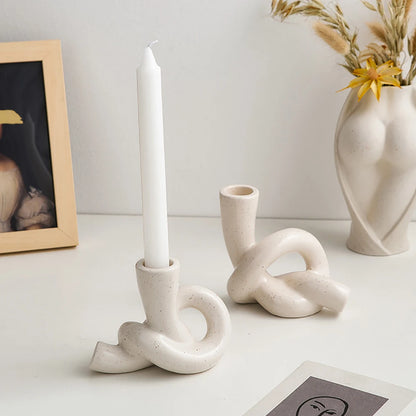 Nordic Knot: Artistic Ceramic Candle Holder for a Cozy Ambiance