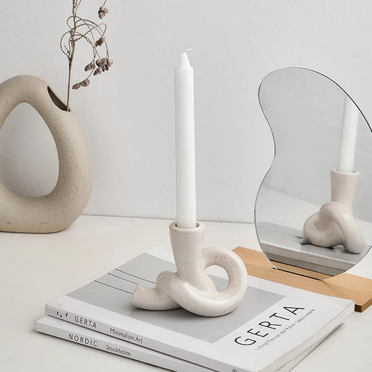 Nordic Knot: Artistic Ceramic Candle Holder for a Cozy Ambiance